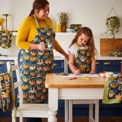 Ulster Weavers Hanging Around Schort Katoen -Keuken Benodigdheden hanging around model 10 1 1