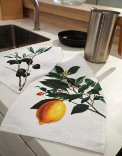 Oldenhof Olives & Lemon Handdoek 42 X 60 Cm Linnen 2 Stuks 5 Oldenhof Olives & Lemon Handdoek 42 X 60 Cm Linnen 2 Stuks -Keuken Benodigdheden lemon print linen kitchen towel