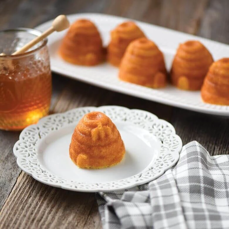 Nordic Ware Bijenkorf Bakvorm 6 Stuks ø 7 Cm Aluminium Goudkleurig 2 Nordic Ware Bijenkorf Bakvorm 6 Stuks ø 7 Cm Aluminium Goudkleurig - Afbeelding 2