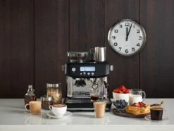 Sage The Barista Pro Halfautomatische Espressomachine Black Truffle 7 Sage The Barista Pro Halfautomatische Espressomachine Black Truffle -Keuken Benodigdheden ses878 1