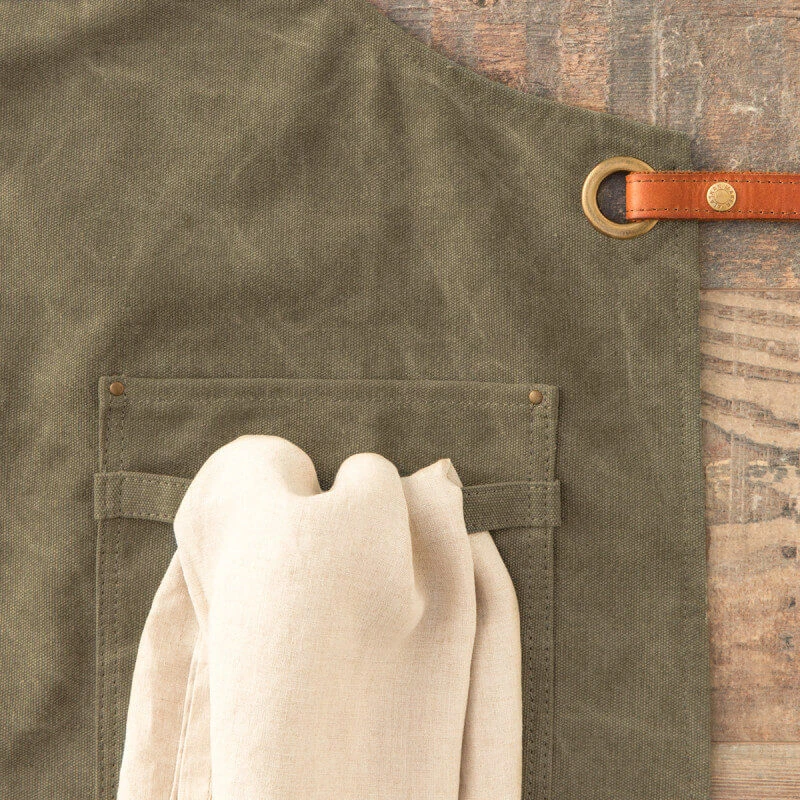 Alaskan Maker N°325 Schort Met Nek- En Middelband Katoen Olive Green 2 Alaskan Maker N°325 Schort Met Nek- En Middelband Katoen Olive Green - Afbeelding 2